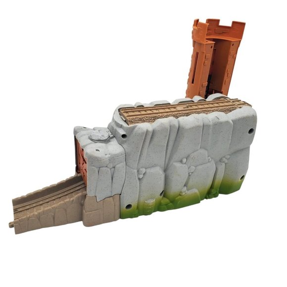 Thomas the Tank Trackmaster Castle Quest‎ Tower 2012 Includes Both Pieces Used - Picture 5 of 6